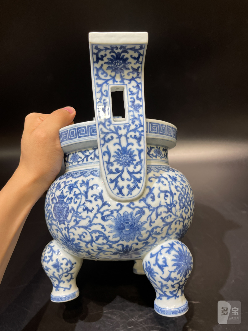 清 青花莲托八宝纹朝冠耳炉 - 图7
